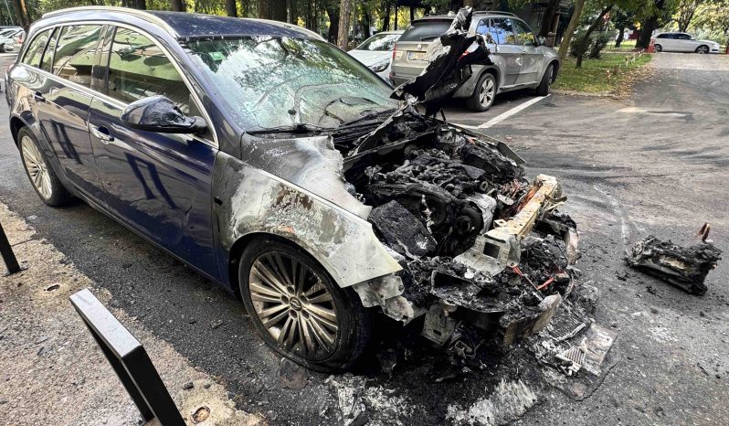 Opel insignia A sport tourer – prodaju se djelovi full