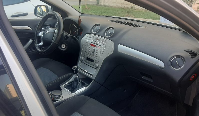 Prodajem Ford Mondeo 1,8W limuzina full